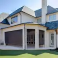 Top 6 Reasons to Get Motorized Retractable Screens for Your Etobicoke Home